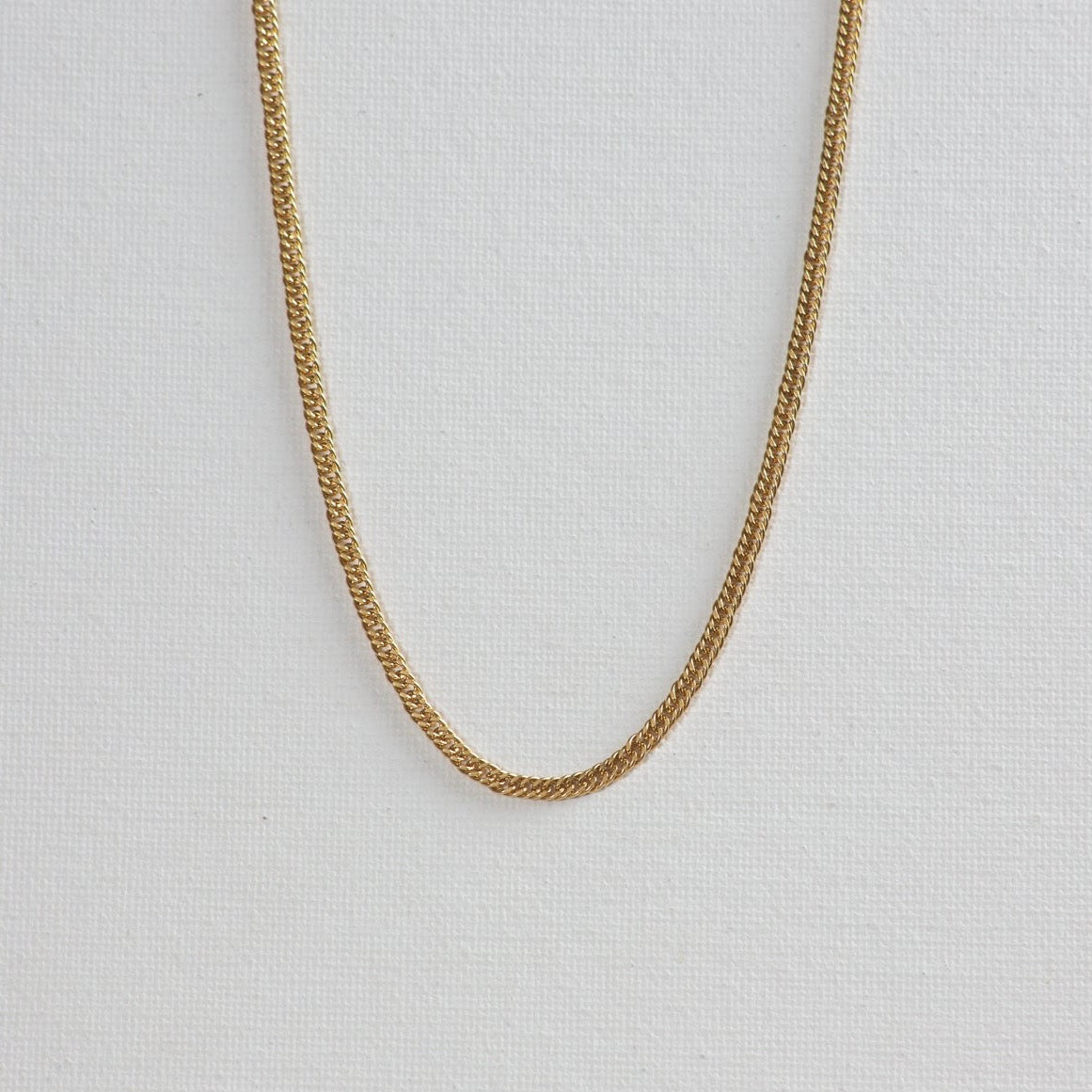 The link curb chain necklace showcased on a clean white background.